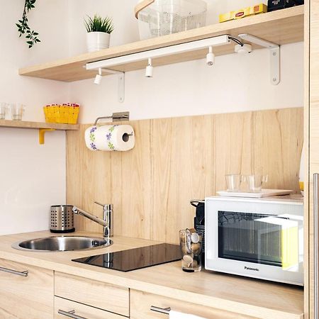 A Yellow Touch - Modern Studio In Isola Milano Экстерьер фото