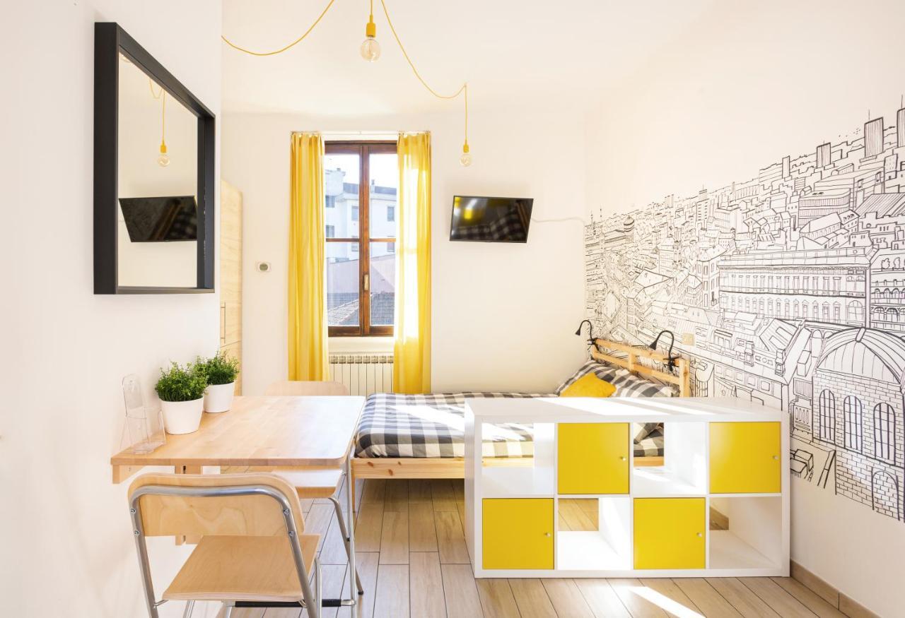 A Yellow Touch - Modern Studio In Isola Milano Экстерьер фото