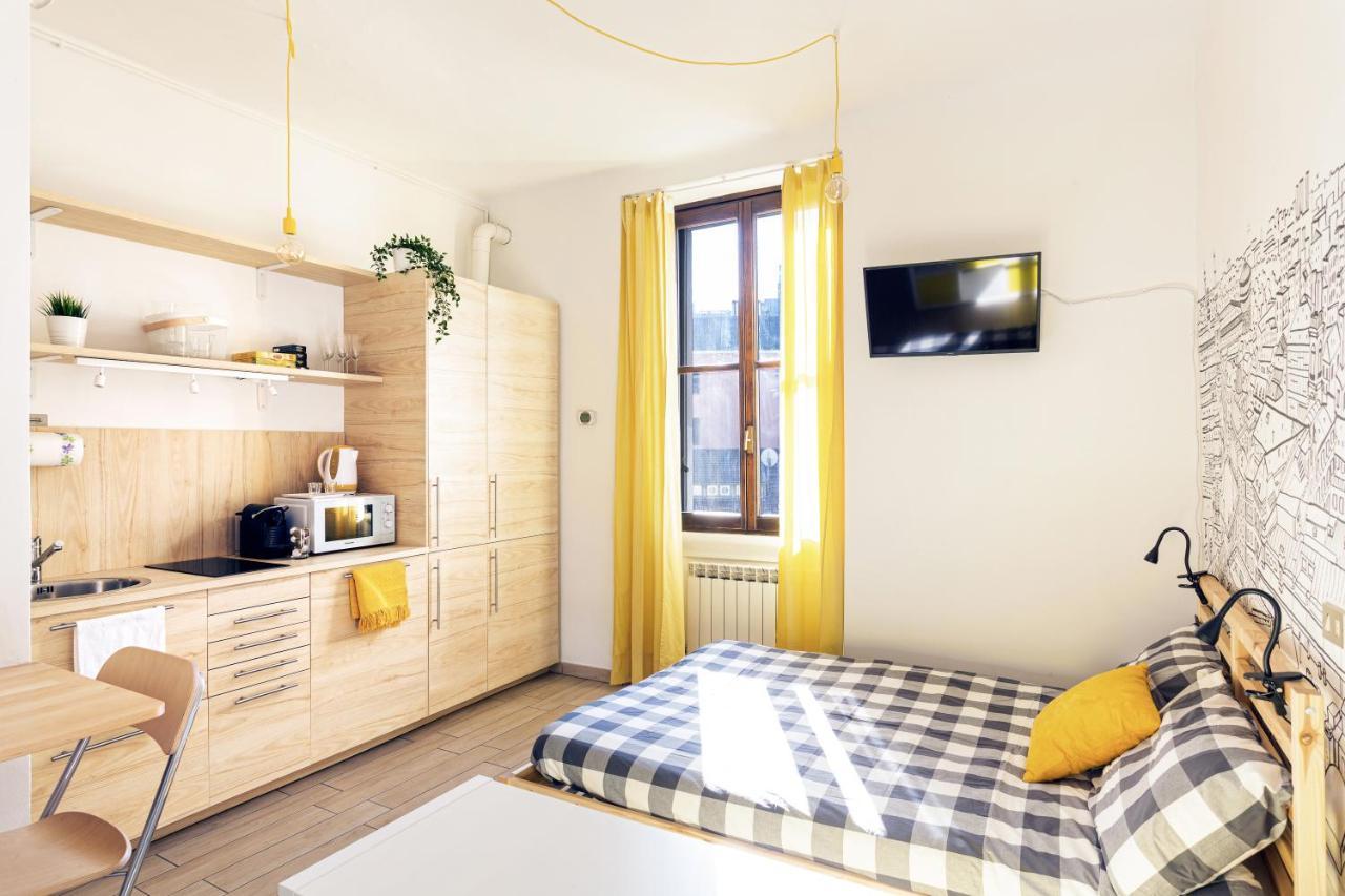 A Yellow Touch - Modern Studio In Isola Milano Экстерьер фото