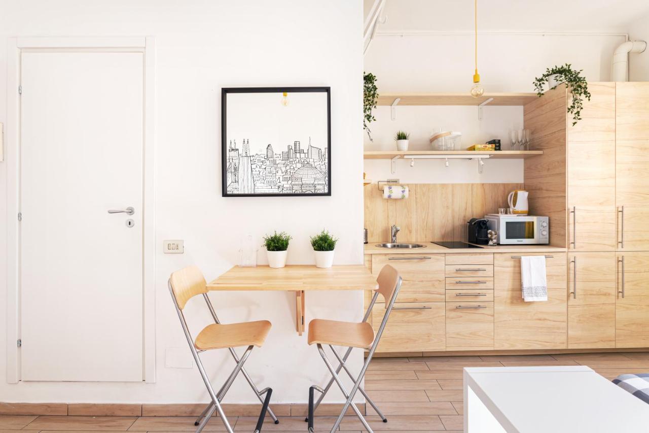 A Yellow Touch - Modern Studio In Isola Milano Экстерьер фото