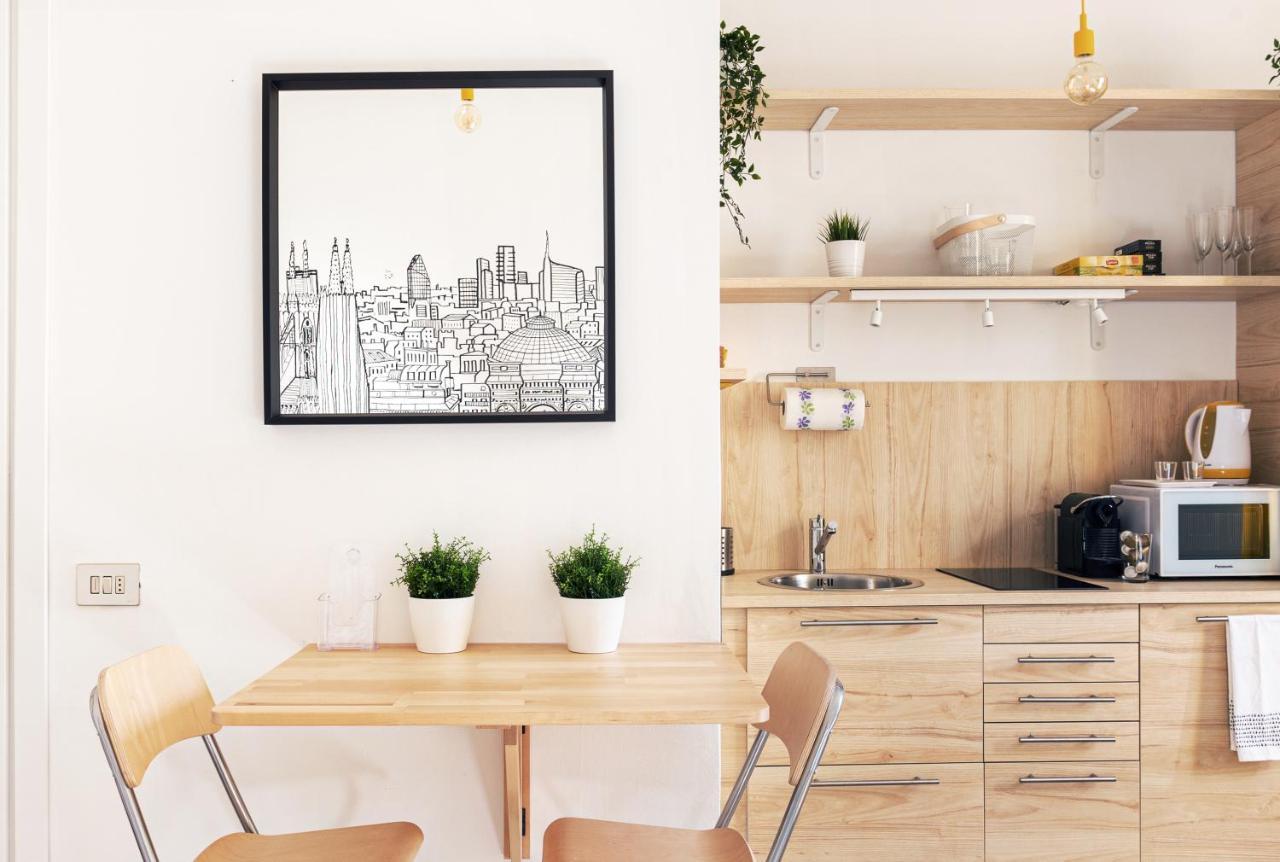 A Yellow Touch - Modern Studio In Isola Milano Экстерьер фото